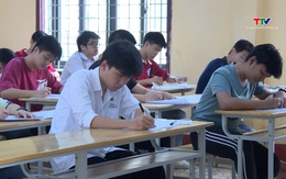 Gần 1.700 thí sinh hoàn thành ngày thi đầu tiên vào lớp 10 trường THPT chuyên Lam Sơn