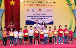 Trao học bổng cho học sinh khó khăn ở Thành phố Thanh Hoá