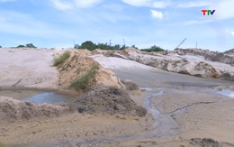 Nhiều bãi tập kết cát trên địa bàn thành phố Thanh Hóa vi phạm mốc giới tập kết trên hành lang thoát lũ