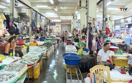 Thị trường hải sản mùa nắng nóng: nguồn cung giảm, giá tăng từ 20 - 30%