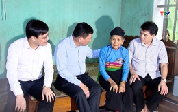 Phó Chủ tịch thường trực UBND tỉnh thăm gia đình chính sách tại Lang Chánh