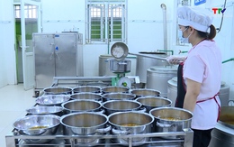Tăng cường đảm bảo an toàn vệ sinh thực phẩm các bếp ăn bán trú tại trường mầm non