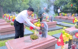 Đoàn công tác của  tỉnh Thanh Hóa viếng các nghĩa trang liệt sĩ tại tỉnh Điện Biên