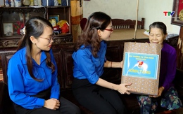 Tỉnh đoàn Thanh Hoá thăm, tặng quà các gia đình chính sách thị xã Nghi Sơn