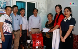Hội Chữ thập đỏ huyện Hậu Lộc thăm, tặng quà người có công với cách mạng