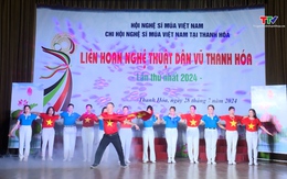 Sôi động liên hoan nghệ thuật dân vũ