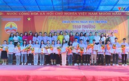 Trường THCS Điện Biên tựu trường và trao thưởng cho học sinh