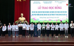 Quảng Xương trao học bổng khuyến học cho học sinh, sinh viên 