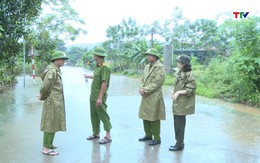 Công an huyện Thạch Thành nỗ lực giúp Nhân dân ứng phó với ngập lụt và sạt lở đất