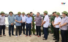 Đồng chí Phó Bí thư Thường trực Tỉnh uỷ Lại Thế Nguyên kiểm tra công tác ứng phó bão số 3 tại huyện Quảng Xương và thị xã Nghi Sơn