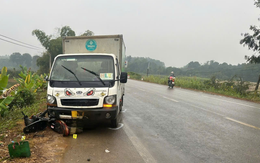 Thanh Hoá: Không chú ý quan sát, xe ô tô tải thùng đâm vào xe mô tô đi phía trước cùng chiều làm 01 người tử vong