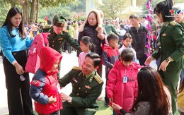 Bộ đội Biên phòng chung tay chăm lo tết cho đồng bào biên giới