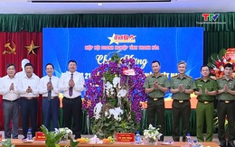Giám đốc Công an tỉnh chúc mừng Hiệp hội doanh nghiệp nhân ngày Doanh nhân Việt Nam