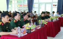 Gặp mặt già làng, trưởng bản, người có uy tín tiêu biểu