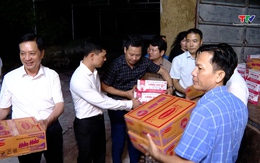 Hiệp hội Doanh nghiệp tỉnh hỗ trợ bà con vùng ngập lụt xã Các Sơn