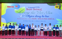 Học bổng “Vì tương lai Việt” tiếp sức học sinh Thanh Hóa vượt lũ, vững vàng đến trường