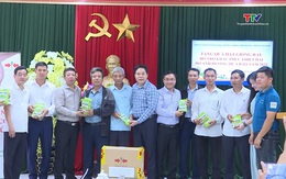 Sở Nông nghiệp và Môi trường Thanh Hóa trao hạt giống cho người dân vùng lũ