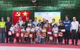 Trao quà trung thu cho trẻ em có hoàn cảnh đặc biệt khó khăn