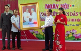 Phó Chủ tịch Thường trực HĐND tỉnh Lê Tiến Lam dự ngày hội Đại đoàn kết tại thôn Nguyên Tân