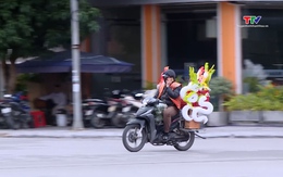 Dùng điện thoại khi dừng đèn đỏ sẽ không bị phạt