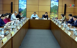 Quốc hội thảo luận tại tổ về các nghị quyết 