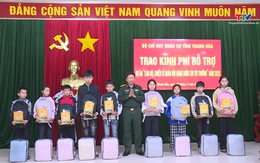 Trao kinh phí hỗ trợ Dự án “Cán bộ, chiến sĩ quân đội nâng bước em tới trường”