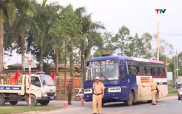 Xử lý xe hợp đồng chở công nhân vi phạm quy định trật tự giao thông