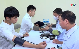 Kiểm tra khám sơ tuyển nghĩa vụ quân sự tại phường Hạc Thành