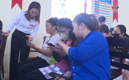 Phường Quảng Phú hỗ trợ dịch vụ công trực tuyến đến khu dân cư