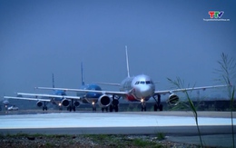 Nhiều chuyến bay cận Tết hết chỗ, giá tăng 