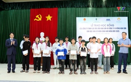 Trao quỹ khuyến học cho học sinh, sinh viên có hoàn cảnh khó khăn