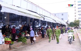 Ra quân giải tỏa chợ "tạm", chợ "cóc"