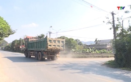 Tiềm ẩn nguy cơ mất an toàn giao thông từ xe chở nguyên vật liệu