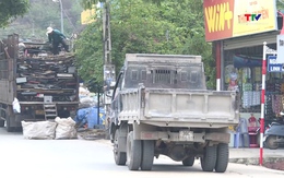 Vẫn tái diễn tình trạng lấn chiếm hành lang giao thông đường bộ