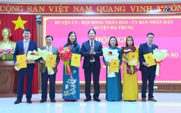 Huyện Hà Trung công bố các quyết định về sắp xếp tổ chức bộ máy và công tác cán bộ