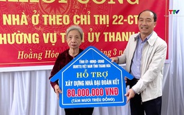 Phó Chủ tịch Thường trực Hội đồng nhân dân tỉnh Lê Tiến Lam dự khởi công nhà và trao biển hỗ trợ xây dựng nhà ở tại huyện Hoằng Hóa