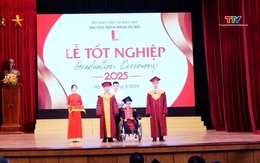 Nam sinh “10 năm được bạn cõng” tốt nghiệp loại giỏi Đại học Bách khoa Hà Nội