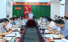 Phó Bí thư Tỉnh ủy Trịnh Tuấn Sinh làm việc với huyện Bá Thước về tiến độ xóa nhà tạm, nhà dột nát và sắp xếp đơn vị hành chính cấp xã