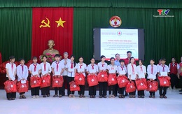 Trao quà cho ngư dân nghèo và học sinh có hoàn cảnh khó khăn