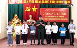Trao học bổng nâng bước em tới trường