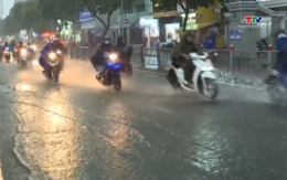 Cảnh báo mưa lớn cục bộ, lốc, gió giật mạnh khu vực Bắc Bộ và Thanh Hóa