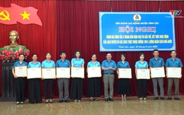 Liên đoàn Lao động huyện Vĩnh Lộc công bố quyết định giải thể 66 Công đoàn cơ sở thuộc khối hành chính, sự nghiệp
