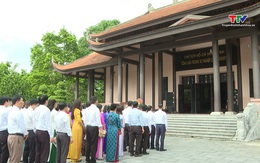 Đoàn đại biểu Đảng bộ Sở Văn hoá – Thể thao và Du lịch dâng hương tưởng niệm Chủ tịch Hồ Chí Minh