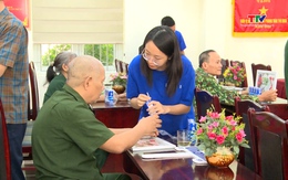 Công Ty cổ phần sữa Việt Nam- Vinamilk thăm và tặng quà Trung tâm chăm sóc, nuôi dưỡng người có công Thanh Hóa
