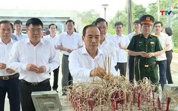 Đoàn đại biểu tỉnh Thanh Hóa dâng hương, viếng các nghĩa trang liệt sĩ tại tỉnh Điện Biên