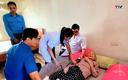 Thăm, khám sức khỏe phát thuốc miễn phí cho đối tượng chính sách