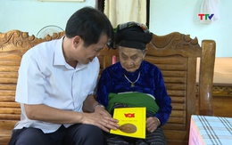Trưởng Ban Tuyên giáo và Dân vận Tỉnh ủy viếng nghĩa trang liệt sĩ, thăm, tặng quà các gia đình chính sách