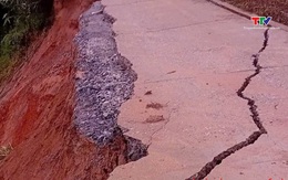 Đường vào bản Sa Ná sạt lở nghiêm trọng