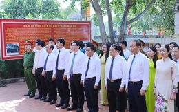 Bí thư Tỉnh ủy Nguyễn Doãn Anh dâng hương tại di tích Hàm Hạ