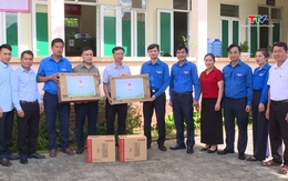 Bí thư Ban Chấp hành Trung ương Đoàn thăm, tặng quà đội hình tình nguyện tại Thanh Hóa